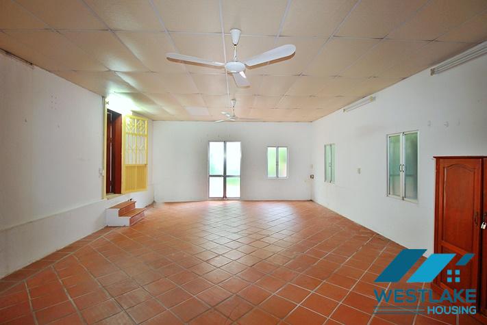 Cho Thuê Nhà 5 Phòng Ngủ Đẹp, Ban Công Và Sân Vườn Rộng  Thoáng Sáng Tại Tô Ngọc Vân, Tây Hồ, Hà Nội