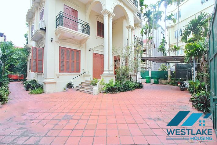 Cho Thuê Nhà 5 Phòng Ngủ Đẹp, Ban Công Và Sân Vườn Rộng  Thoáng Sáng Tại Tô Ngọc Vân, Tây Hồ, Hà Nội