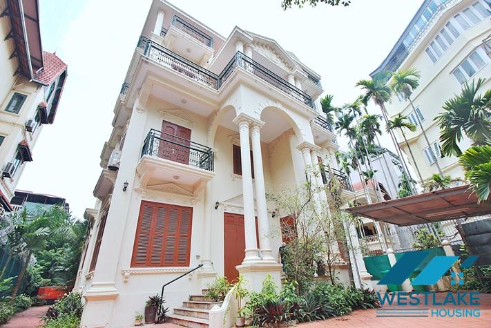 Cho Thuê Nhà 5 Phòng Ngủ Đẹp, Ban Công Và Sân Vườn Rộng  Thoáng Sáng Tại Tô Ngọc Vân, Tây Hồ, Hà Nội