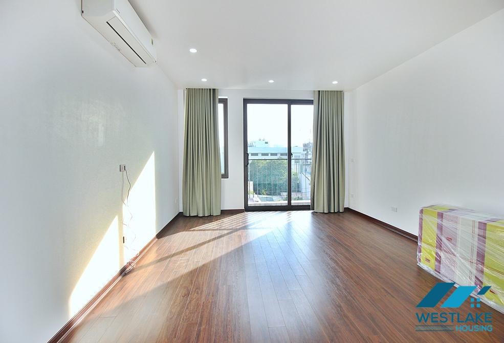 Affordable price 3 bedrooms house for rent in Au Co area, Tay Ho, Ha Noi