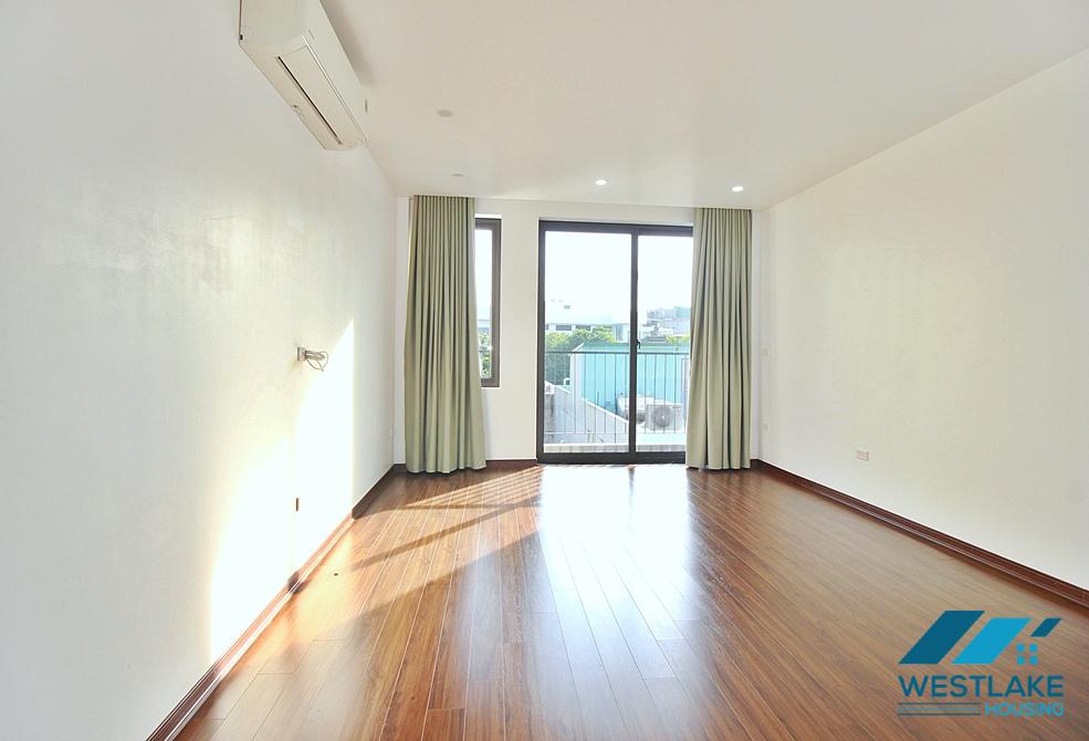 Cho Thuê Nhà 3 Phòng Ngủ Mới, Giá Rẻ Tại Khu Vực Âu Cơ, Tây Hồ, Hà Nội