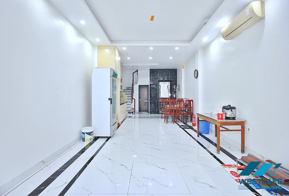 Cho Thuê Nhà 3 Phòng Ngủ Mới, Giá Rẻ Tại Khu Vực Âu Cơ, Tây Hồ, Hà Nội