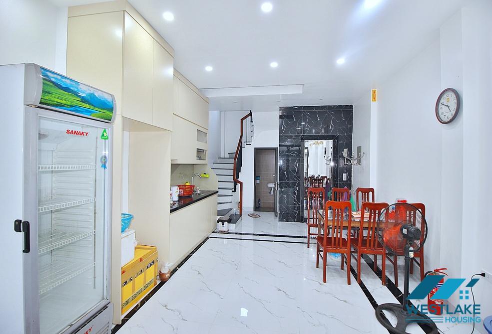 Cho Thuê Nhà 3 Phòng Ngủ Mới, Giá Rẻ Tại Khu Vực Âu Cơ, Tây Hồ, Hà Nội