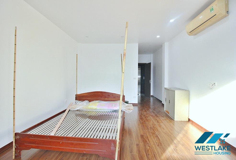 Cho Thuê Nhà 3 Phòng Ngủ Mới, Giá Rẻ Tại Khu Vực Âu Cơ, Tây Hồ, Hà Nội