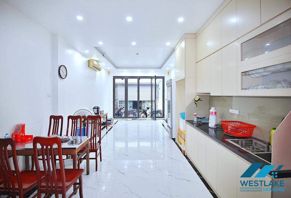 Cho Thuê Nhà 3 Phòng Ngủ Mới, Giá Rẻ Tại Khu Vực Âu Cơ, Tây Hồ, Hà Nội