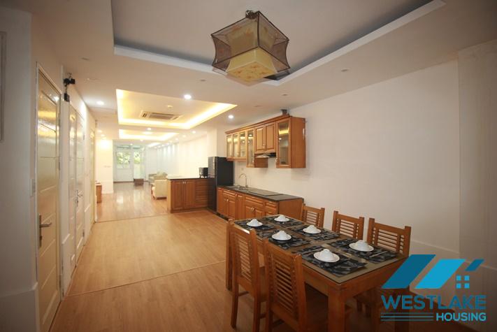 Cho Thuê Căn Hộ 3 Phòng Ngủ Rộng Rãi, Giá Rẻ Tại Tây Hồ, Hà Nội