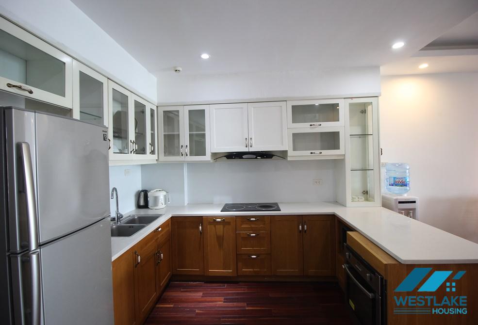 Cho Thuê Căn Hộ 3 Phòng Ngủ Rộng Đẹp, Ban Công View Hồ Tại Phố Xuân Diệu, Tây Hồ, Hà Nội