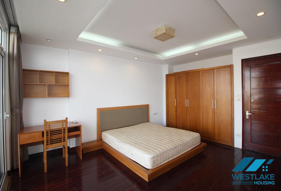 Cho Thuê Căn Hộ 3 Phòng Ngủ Rộng Đẹp, Ban Công View Hồ Tại Phố Xuân Diệu, Tây Hồ, Hà Nội
