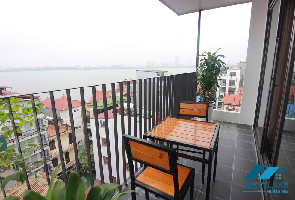 Lake view top floor apartment for rent in Xuan Dieu, Tay Ho