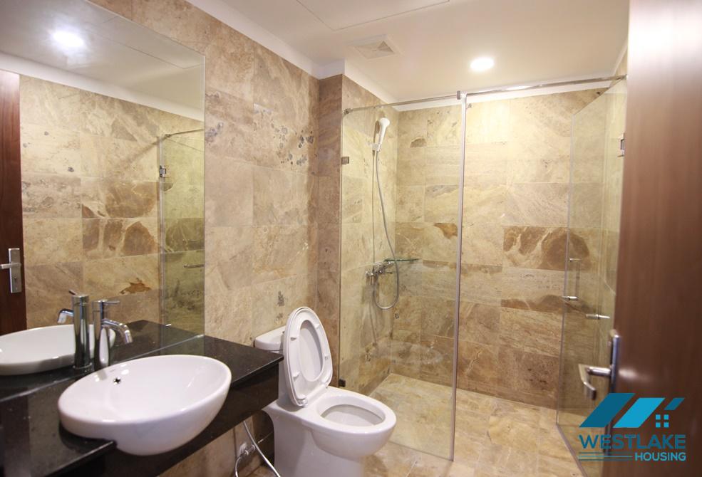 Lake view top floor apartment for rent in Xuan Dieu, Tay Ho