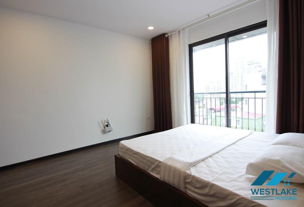 Lake view top floor apartment for rent in Xuan Dieu, Tay Ho