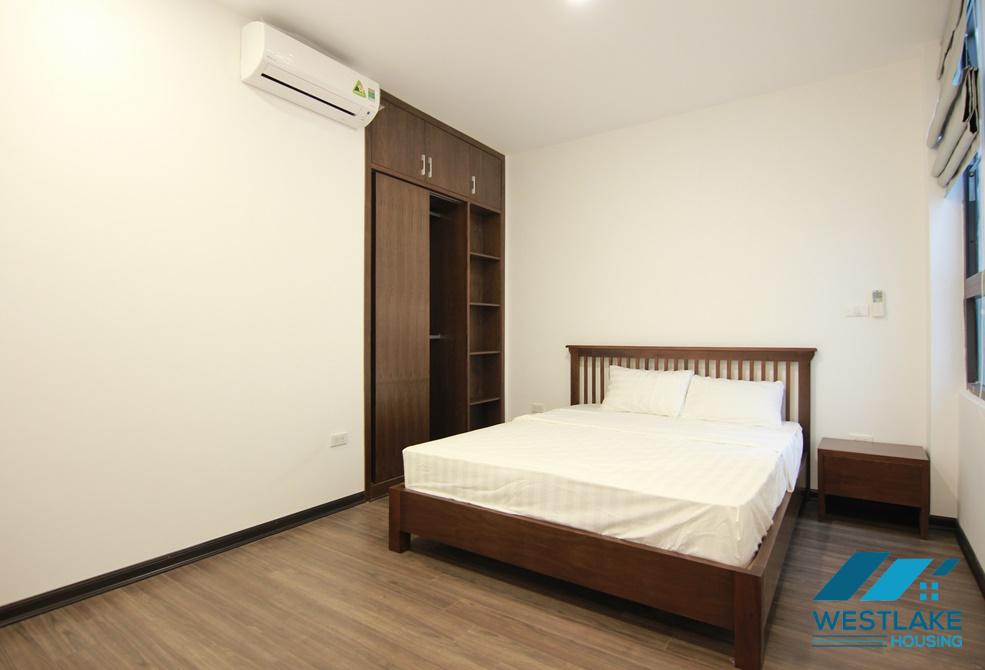 Lake view top floor apartment for rent in Xuan Dieu, Tay Ho