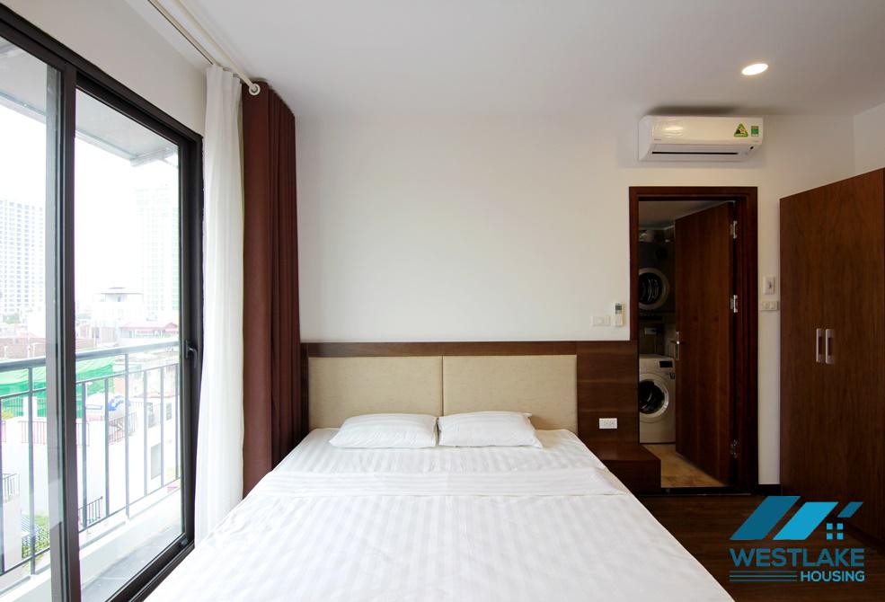 Lake view top floor apartment for rent in Xuan Dieu, Tay Ho