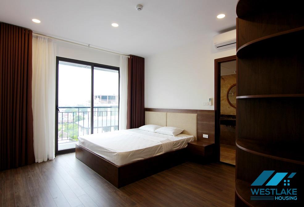 Lake view top floor apartment for rent in Xuan Dieu, Tay Ho
