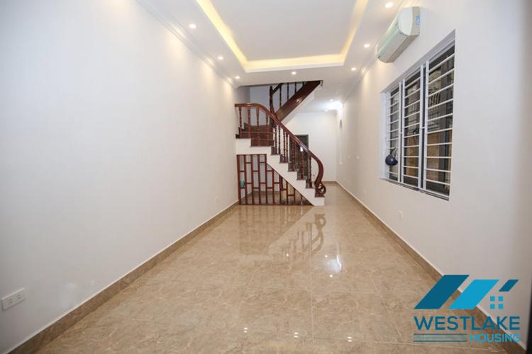 Cho Thuê Nhà Mới 4 Phòng Ngủ Tại Phố Từ Hoa, Tây Hồ, Hà Nội