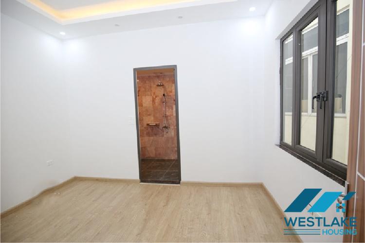 Cho Thuê Nhà Mới 4 Phòng Ngủ Tại Phố Từ Hoa, Tây Hồ, Hà Nội