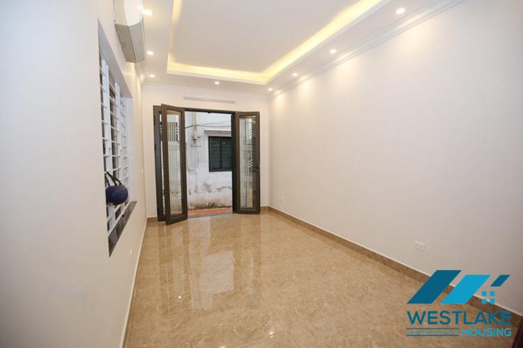 Cho Thuê Nhà Mới 4 Phòng Ngủ Tại Phố Từ Hoa, Tây Hồ, Hà Nội
