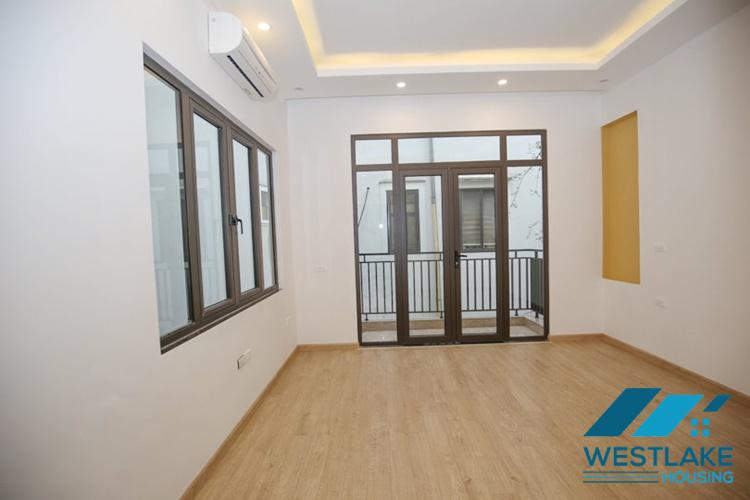 Cho Thuê Nhà Mới 4 Phòng Ngủ Tại Phố Từ Hoa, Tây Hồ, Hà Nội