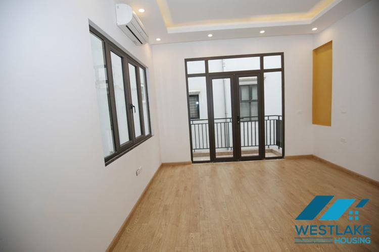 Cho Thuê Nhà Mới 4 Phòng Ngủ Tại Phố Từ Hoa, Tây Hồ, Hà Nội