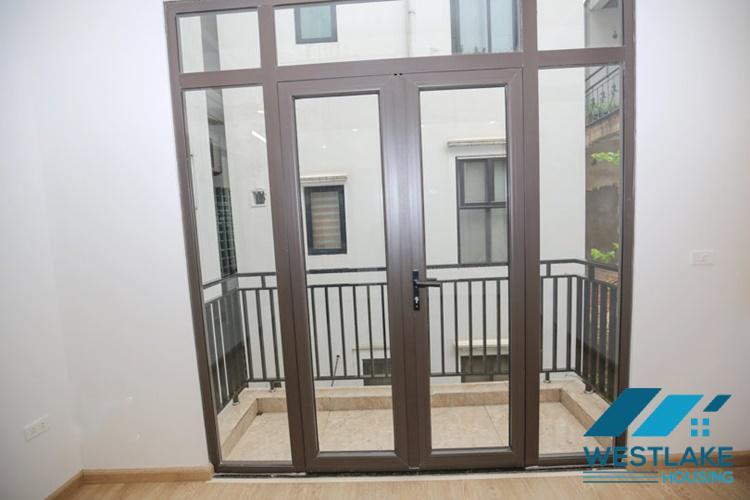 Cho Thuê Nhà Mới 4 Phòng Ngủ Tại Phố Từ Hoa, Tây Hồ, Hà Nội