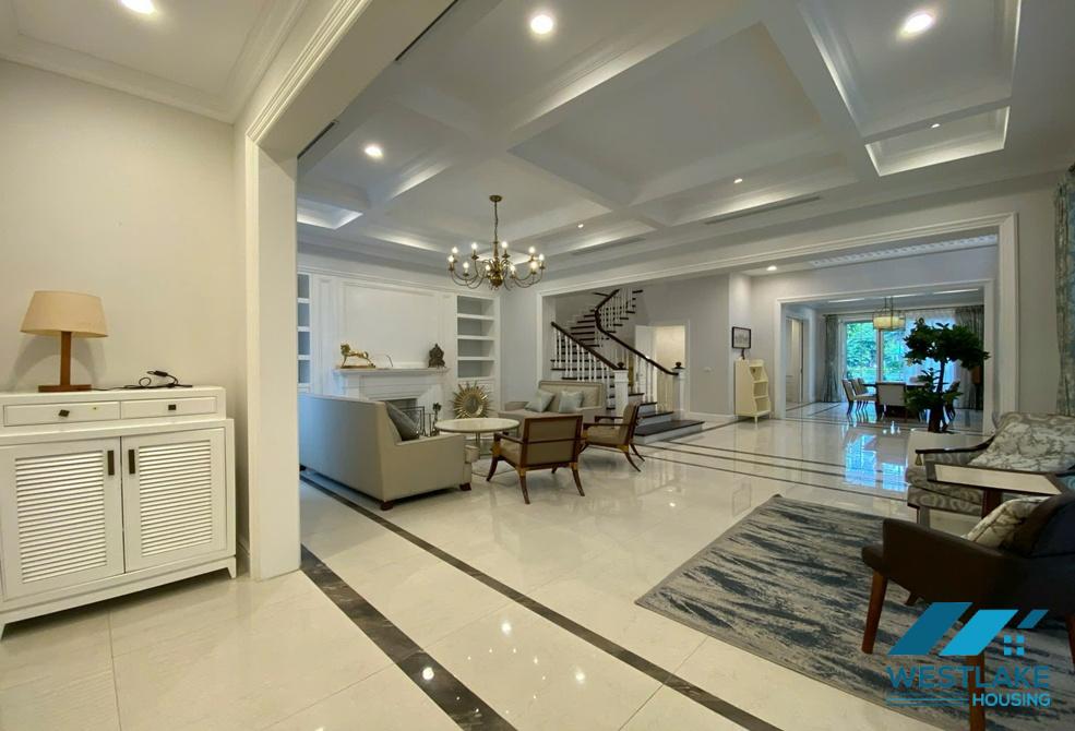 Beautiful 4 bedrooms villa for rent in Vinhomes Riverside near BIS international school