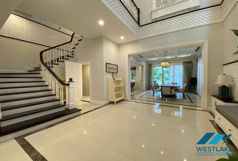 Beautiful 4 bedrooms villa for rent in Vinhomes Riverside near BIS international school