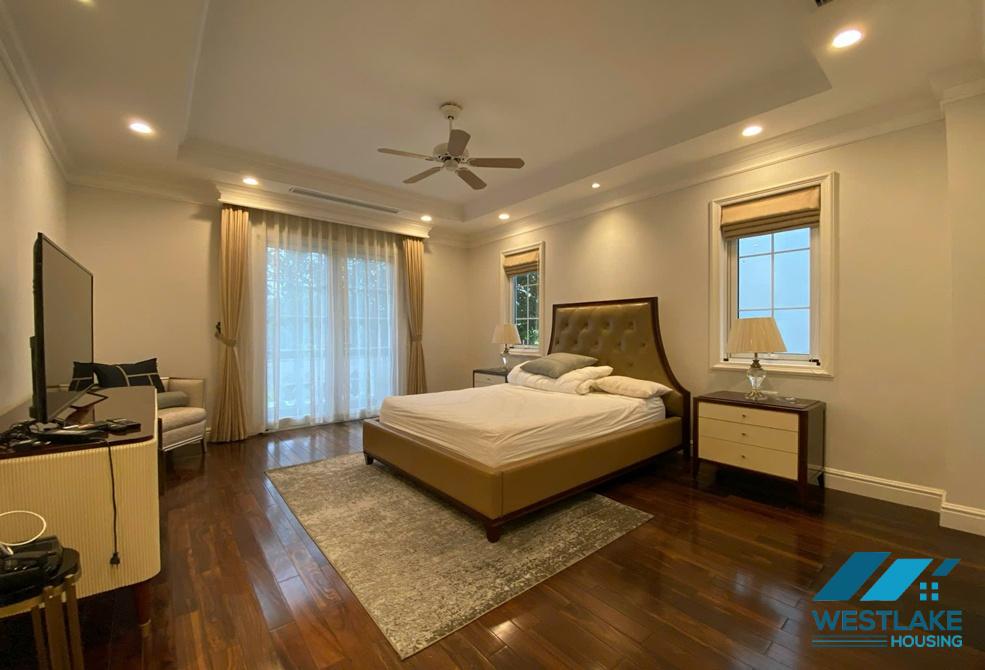 Beautiful 4 bedrooms villa for rent in Vinhomes Riverside near BIS international school
