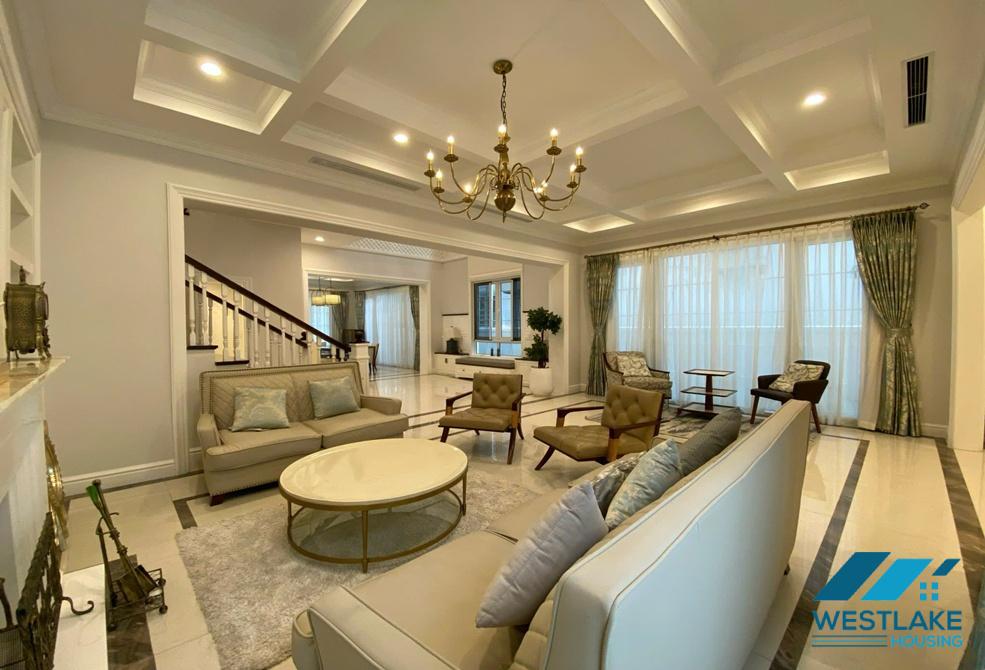 Beautiful 4 bedrooms villa for rent in Vinhomes Riverside near BIS international school