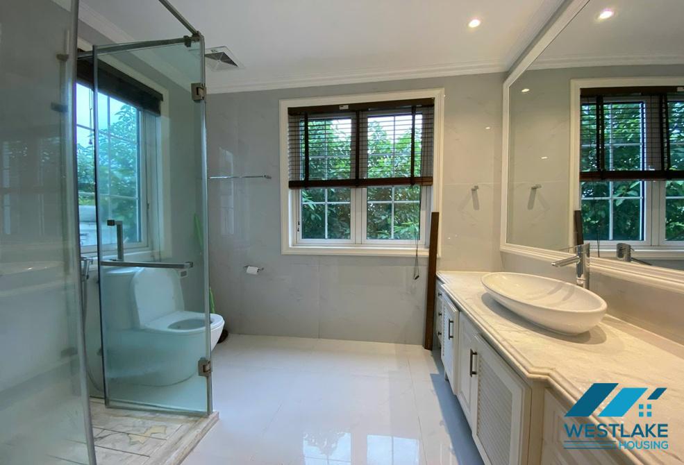 Beautiful 4 bedrooms villa for rent in Vinhomes Riverside near BIS international school