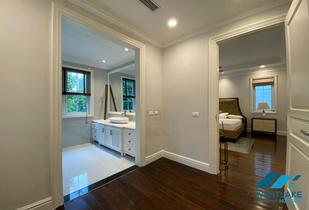 Beautiful 4 bedrooms villa for rent in Vinhomes Riverside near BIS international school