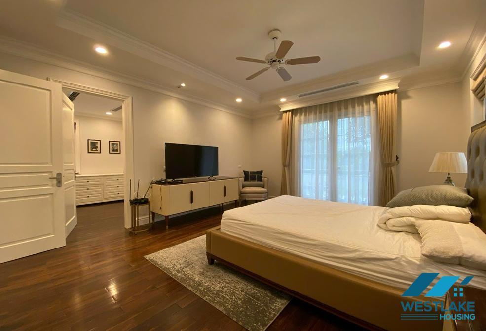 Beautiful 4 bedrooms villa for rent in Vinhomes Riverside near BIS international school