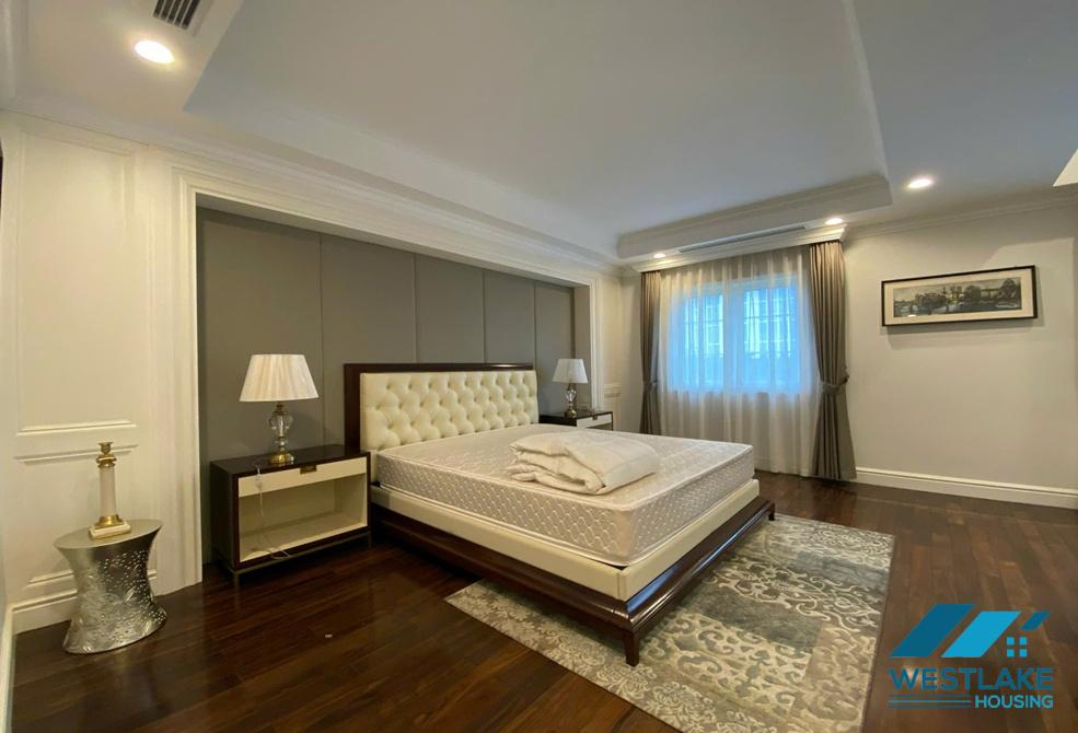 Beautiful 4 bedrooms villa for rent in Vinhomes Riverside near BIS international school