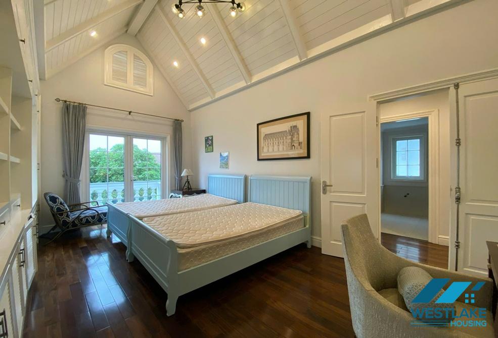 Beautiful 4 bedrooms villa for rent in Vinhomes Riverside near BIS international school