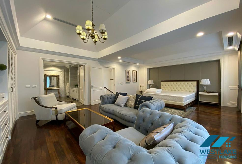Beautiful 4 bedrooms villa for rent in Vinhomes Riverside near BIS international school