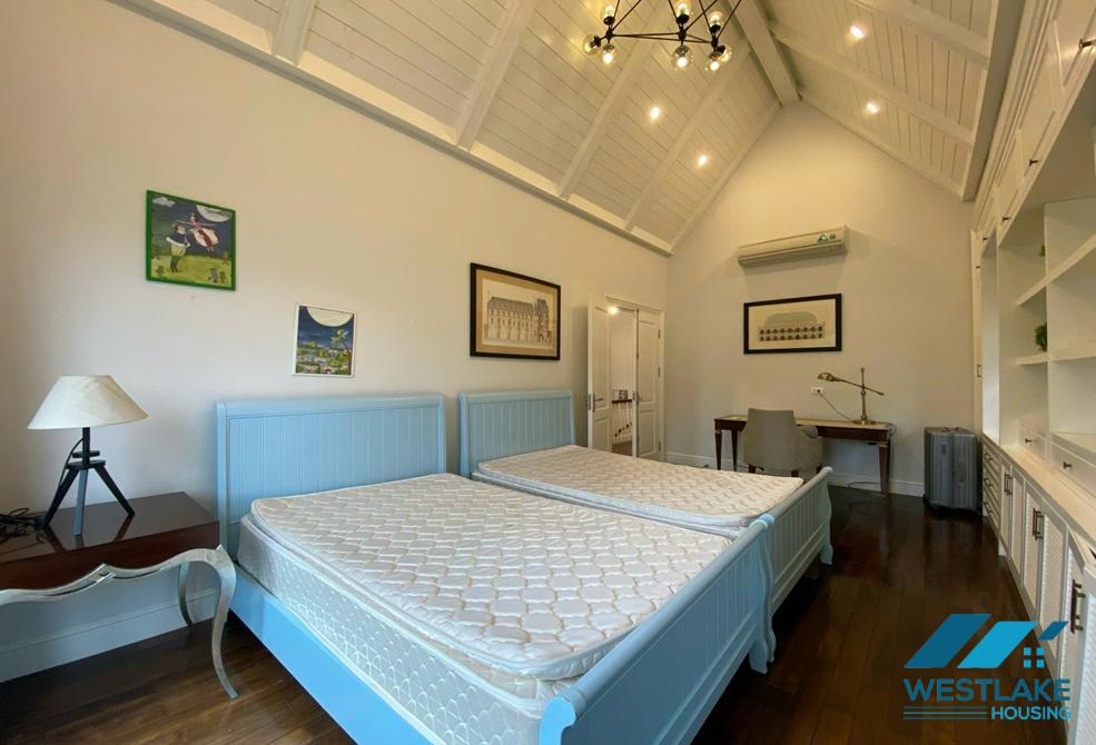 Beautiful 4 bedrooms villa for rent in Vinhomes Riverside near BIS international school