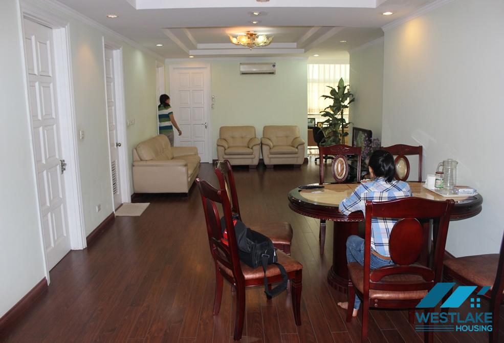 Cho thuê căn hộ 3 phòng ngủ tại tòa E – Ciputra, Hà Nội