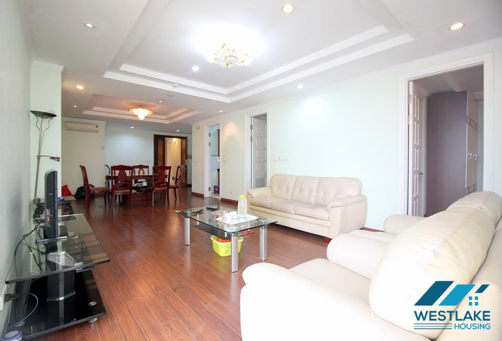 Cho thuê căn hộ 3 phòng ngủ sang trọng tại Ciputra, Tây Hồ, Hà Nội