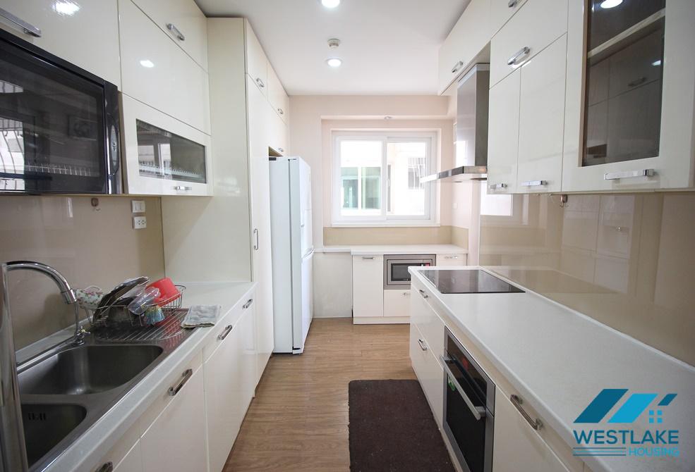 Cho thuê căn hộ 3 phòng ngủ rộng rãi tại khu đô thị quốc tế Ciputra, Hà Nội, Việt Nam