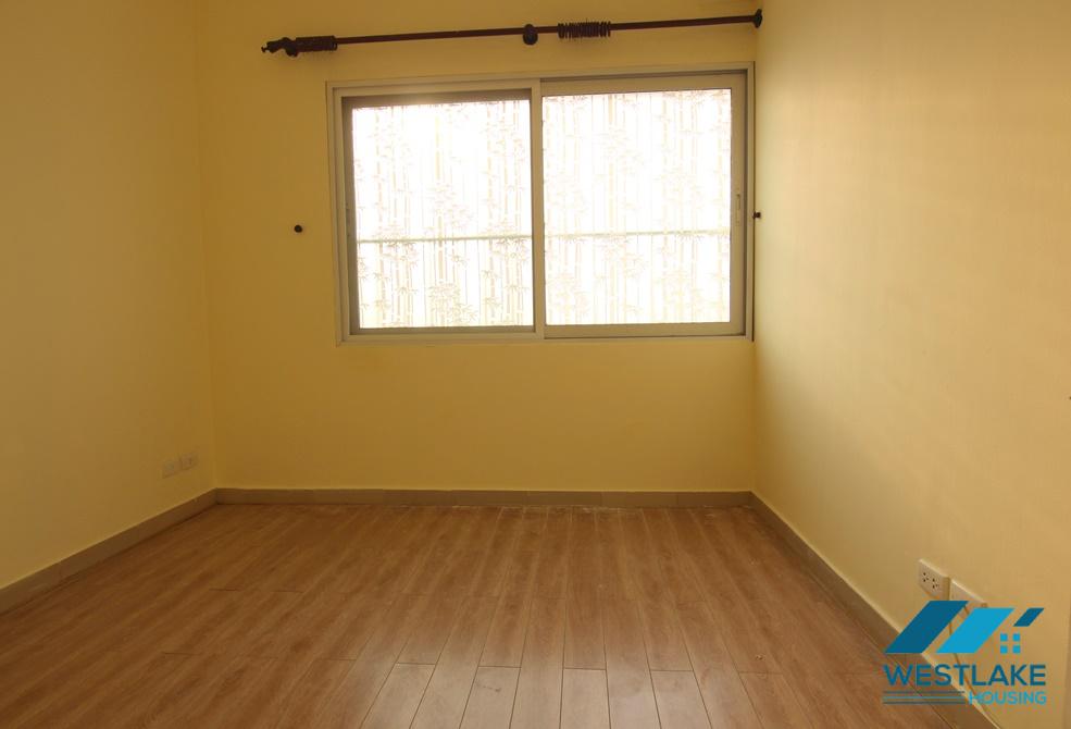Cho thuê căn hộ 3 phòng ngủ rộng rãi tại Ciputra, Hà Nội