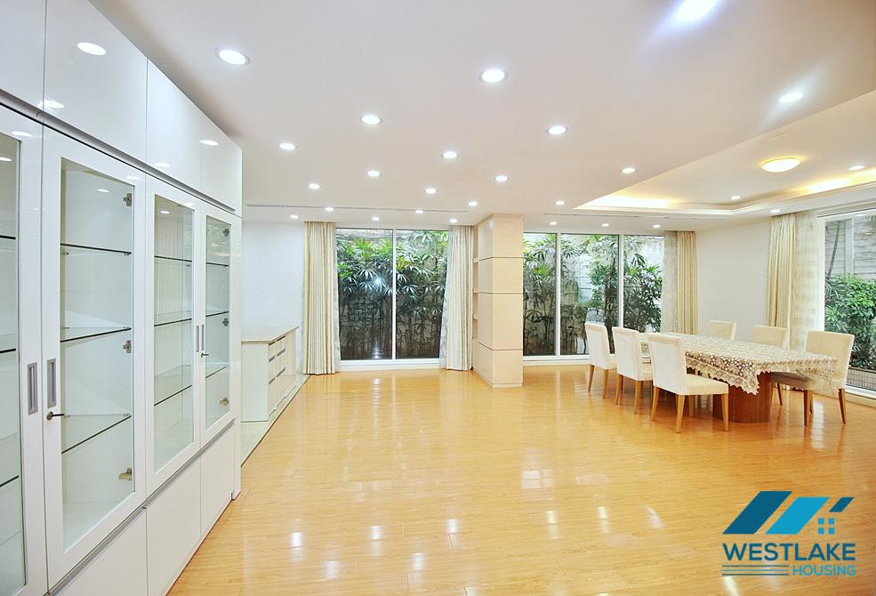 Serviced 4 bedrooms house for rent in Tay Ho ward, Ha Noi