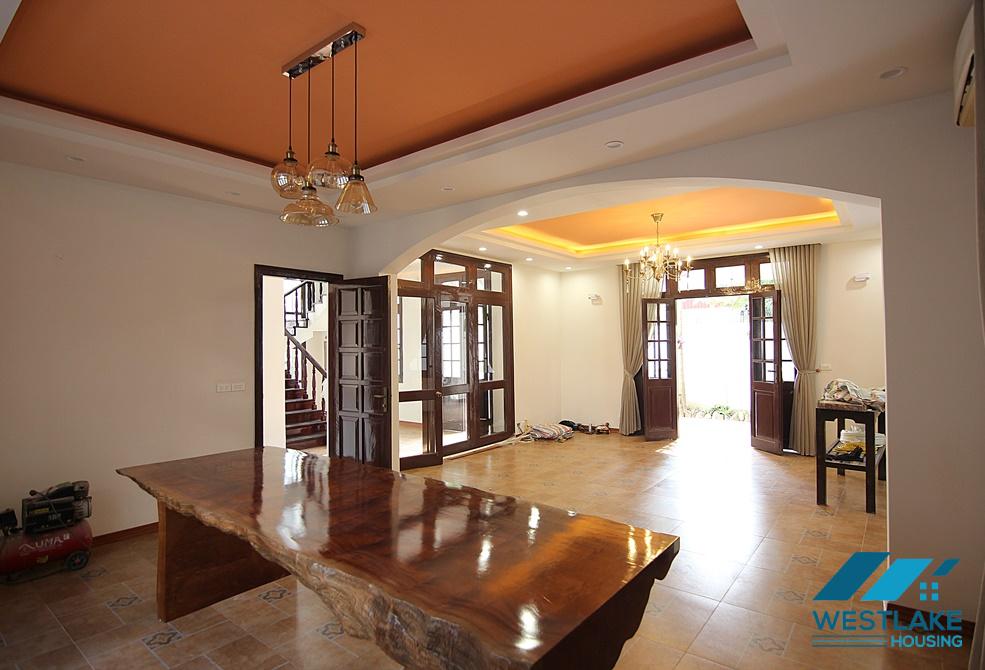 A nice house with courtyard for rent in Xuan Dieu, Tay Ho, Ha Noi