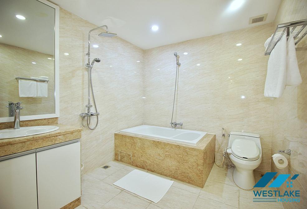Cho Thuê Nhà 4 Phòng Ngủ Đẹp, Ban Công Sân Rộng Sáng Thoáng, Có Dịch Vụ Tại phường Tây Hồ, Hà Nội