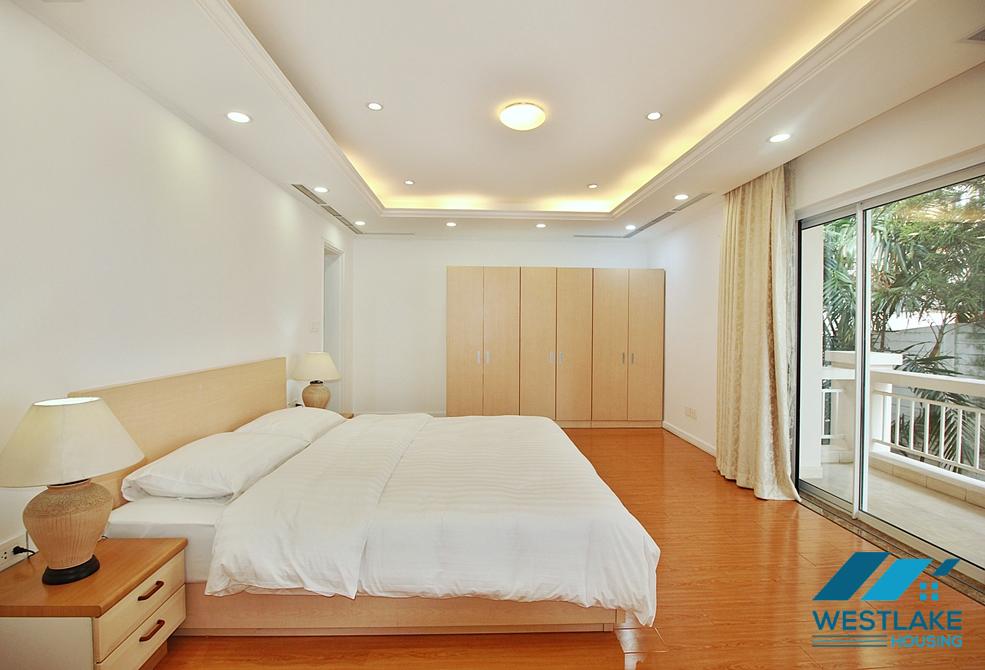 Cho Thuê Nhà 4 Phòng Ngủ Đẹp, Ban Công Sân Rộng Sáng Thoáng, Có Dịch Vụ Tại phường Tây Hồ, Hà Nội