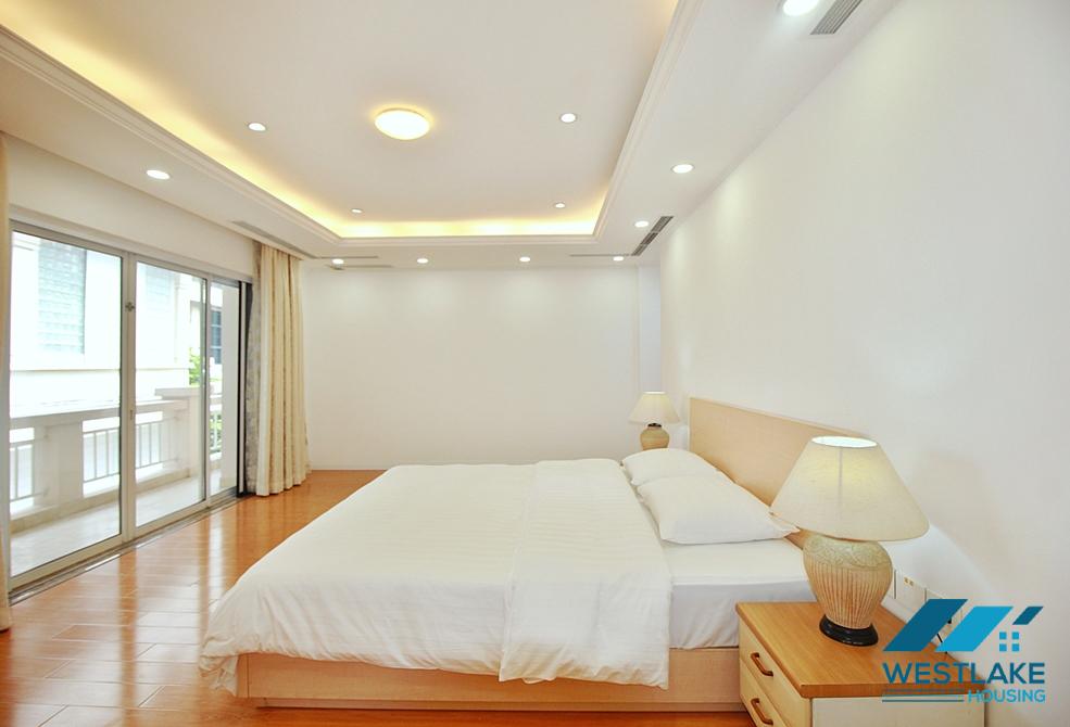 Cho Thuê Nhà 4 Phòng Ngủ Đẹp, Ban Công Sân Rộng Sáng Thoáng, Có Dịch Vụ Tại phường Tây Hồ, Hà Nội