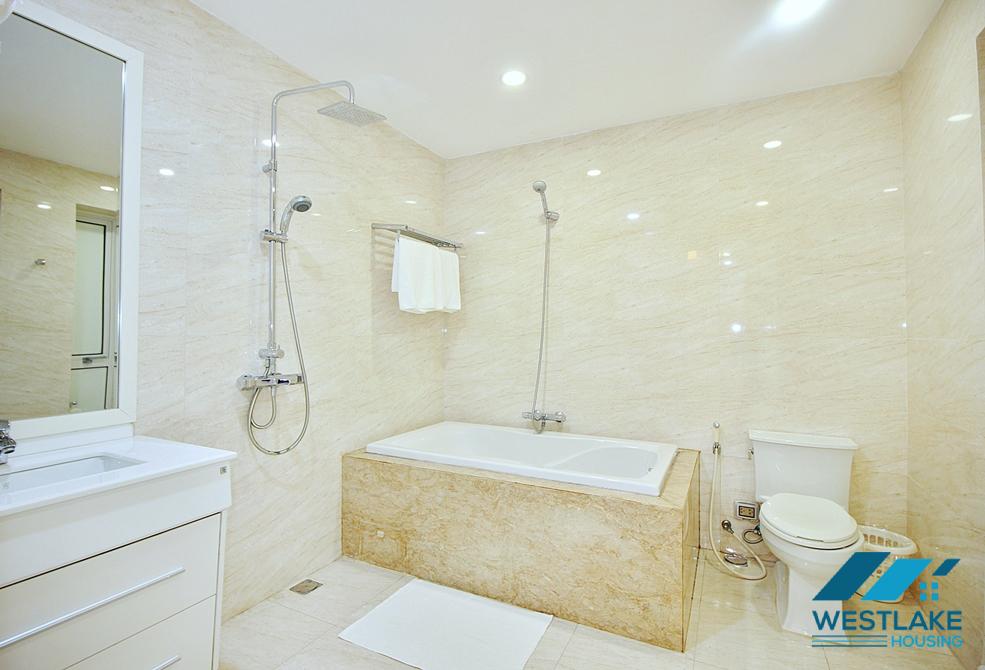 Cho Thuê Nhà 4 Phòng Ngủ Đẹp, Ban Công Sân Rộng Sáng Thoáng, Có Dịch Vụ Tại phường Tây Hồ, Hà Nội