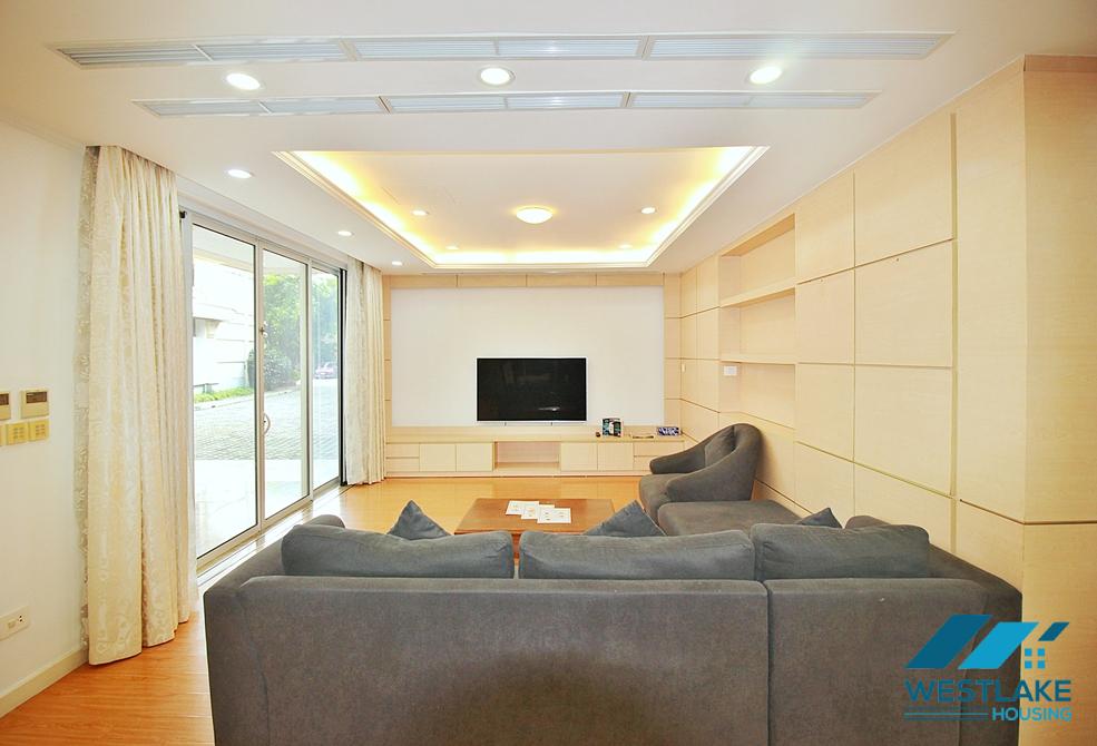 Cho Thuê Nhà 4 Phòng Ngủ Đẹp, Ban Công Sân Rộng Sáng Thoáng, Có Dịch Vụ Tại phường Tây Hồ, Hà Nội