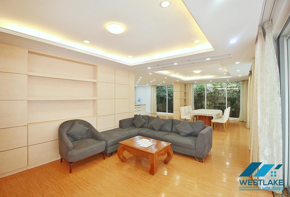 Cho Thuê Nhà 4 Phòng Ngủ Đẹp, Ban Công Sân Rộng Sáng Thoáng, Có Dịch Vụ Tại phường Tây Hồ, Hà Nội