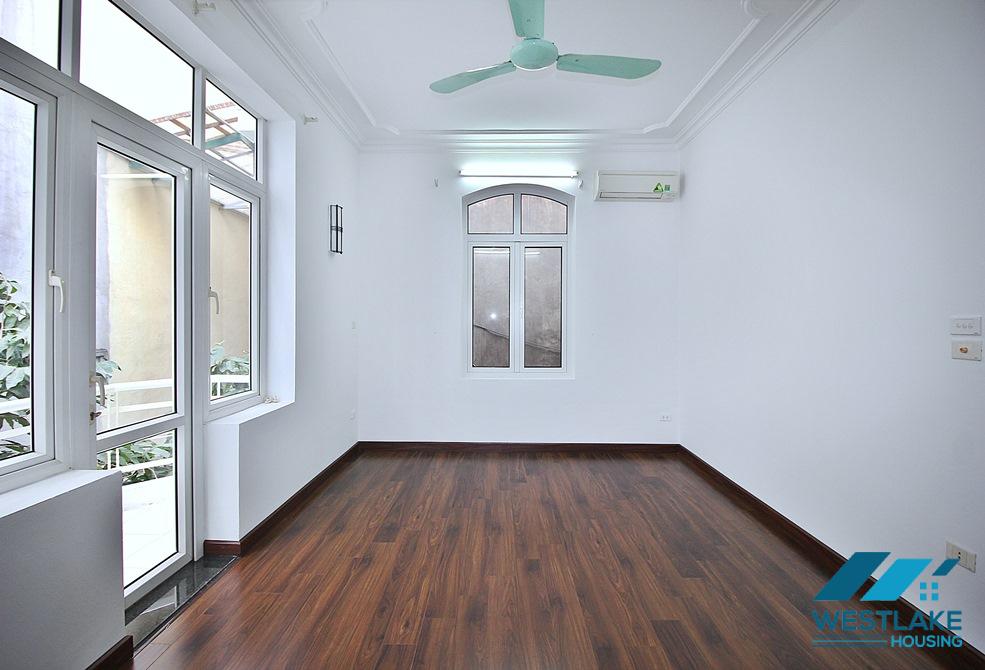 Cho Thuê Nhà 5 Phòng Ngủ, Sân Rộng Thoáng Sáng Tại Phố Tô Ngọc Vân, Tây Hồ, Hà Nội