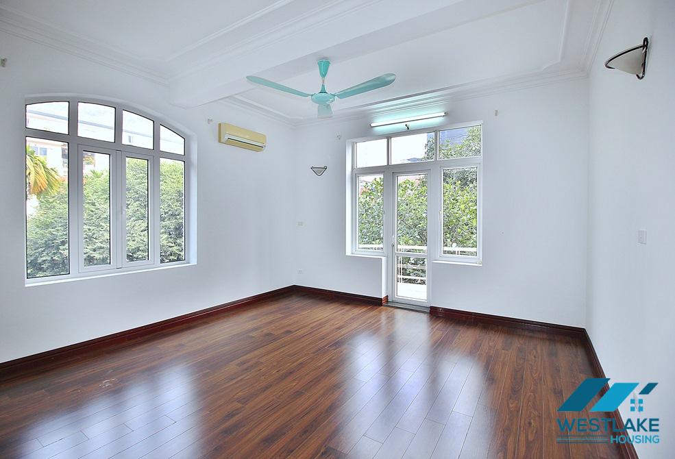 Cho Thuê Nhà 5 Phòng Ngủ, Sân Rộng Thoáng Sáng Tại Phố Tô Ngọc Vân, Tây Hồ, Hà Nội