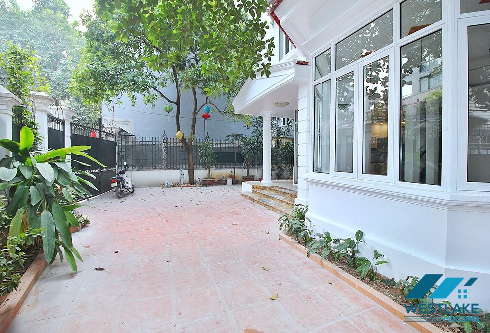Cho Thuê Nhà 5 Phòng Ngủ, Sân Rộng Thoáng Sáng Tại Phố Tô Ngọc Vân, Tây Hồ, Hà Nội